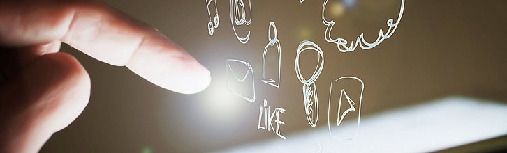 Ein Finger über einem Smartphonebildschirm. Dazwischen Symbole zum Thema Digitalisierung